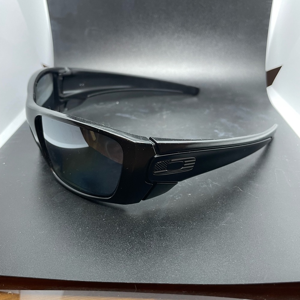Oakley Fuel Cell sunglasses w 2 sets of lenses